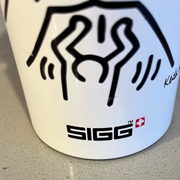 Keith Haring Sigg+ Swiss Made Pop Art Metal Reusable Water Bottle 0.6 LT - Picture 6 of 9